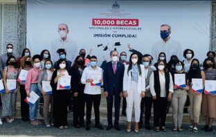 MESCYT envía 300 becados a México, España, Reino Unido, Suiza e Italia para cursar maestrías