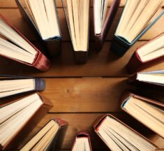 Popular dona a UNESCO libros del patrimonio nacional para escuelas