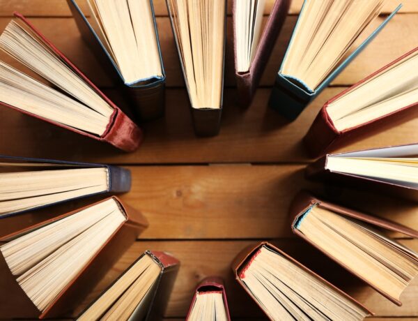 Popular dona a UNESCO libros del patrimonio nacional para escuelas